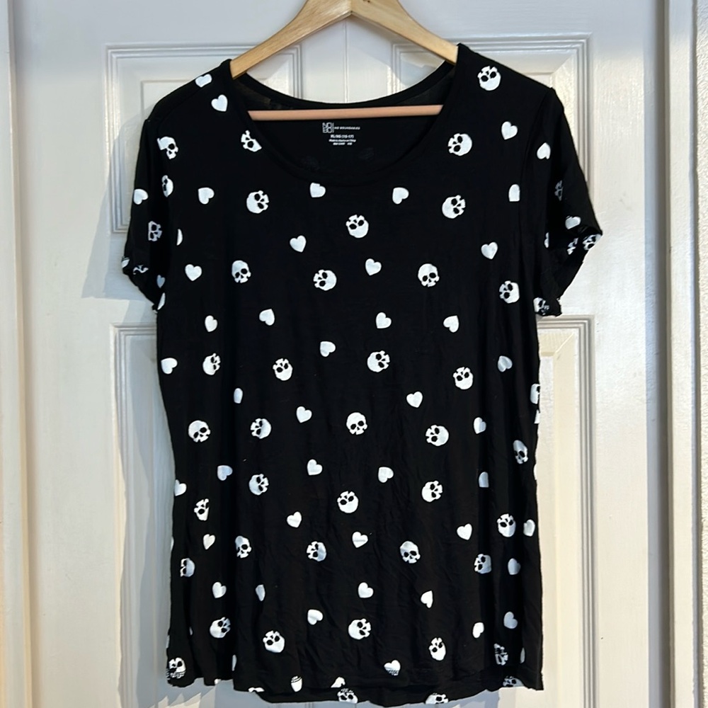 Hearts and Skulls Halloween Black Tshirt - Picture 1 of 4